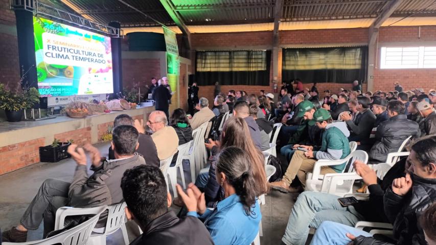 Evento de fruticultura na Lapa reúne mais de 600 participantes